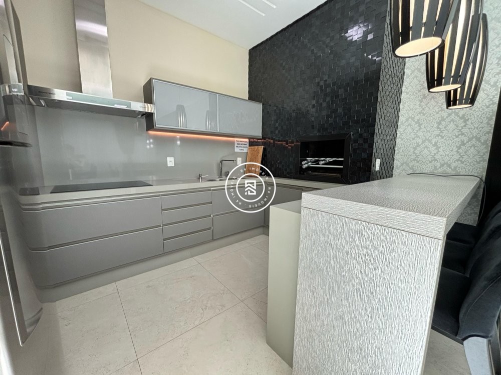 Apartamento mobiliado na quadra-mar