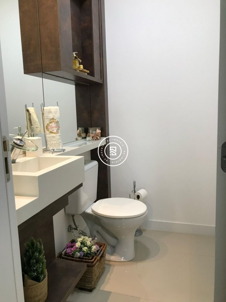 Apto totalmente mobiliado no Perequ