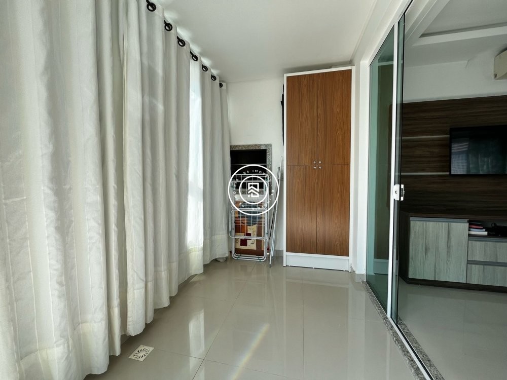 Apto com moblia na Meia Praia