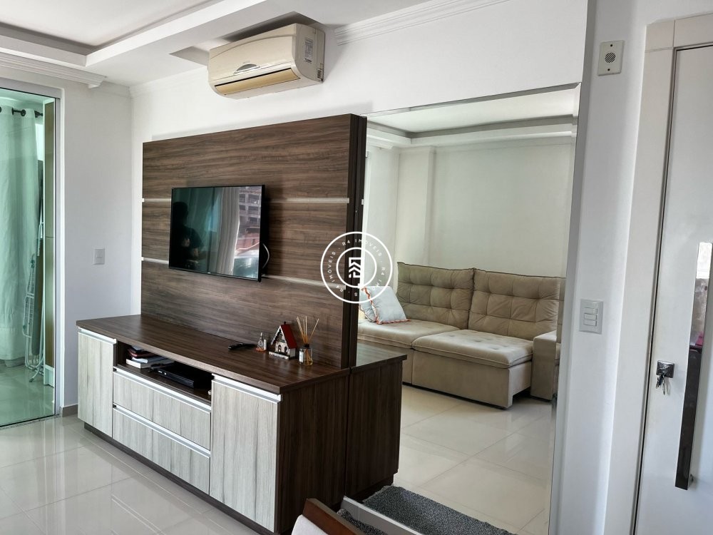 Apto com moblia na Meia Praia