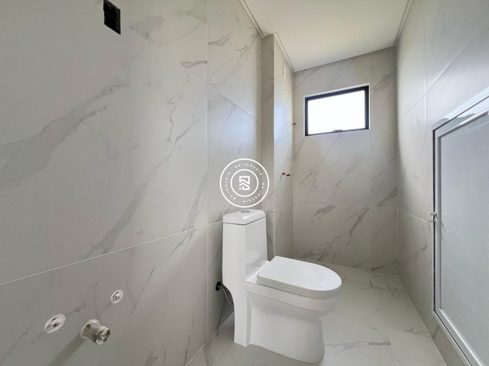 Apto novo na quadra-mar