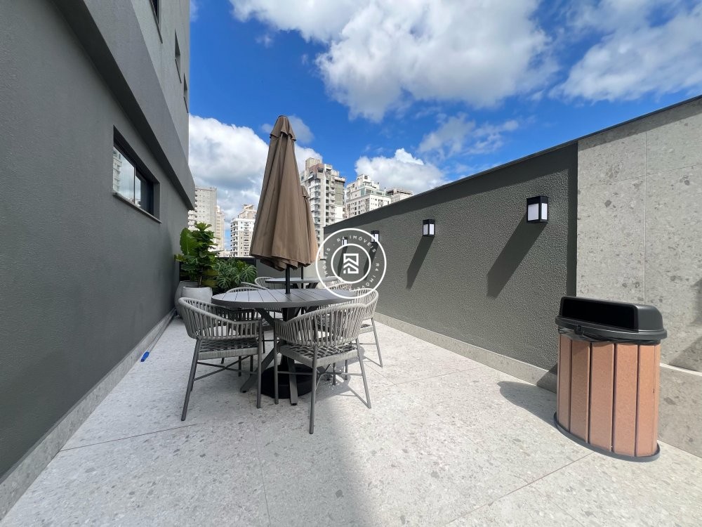 Apto novo na quadra-mar