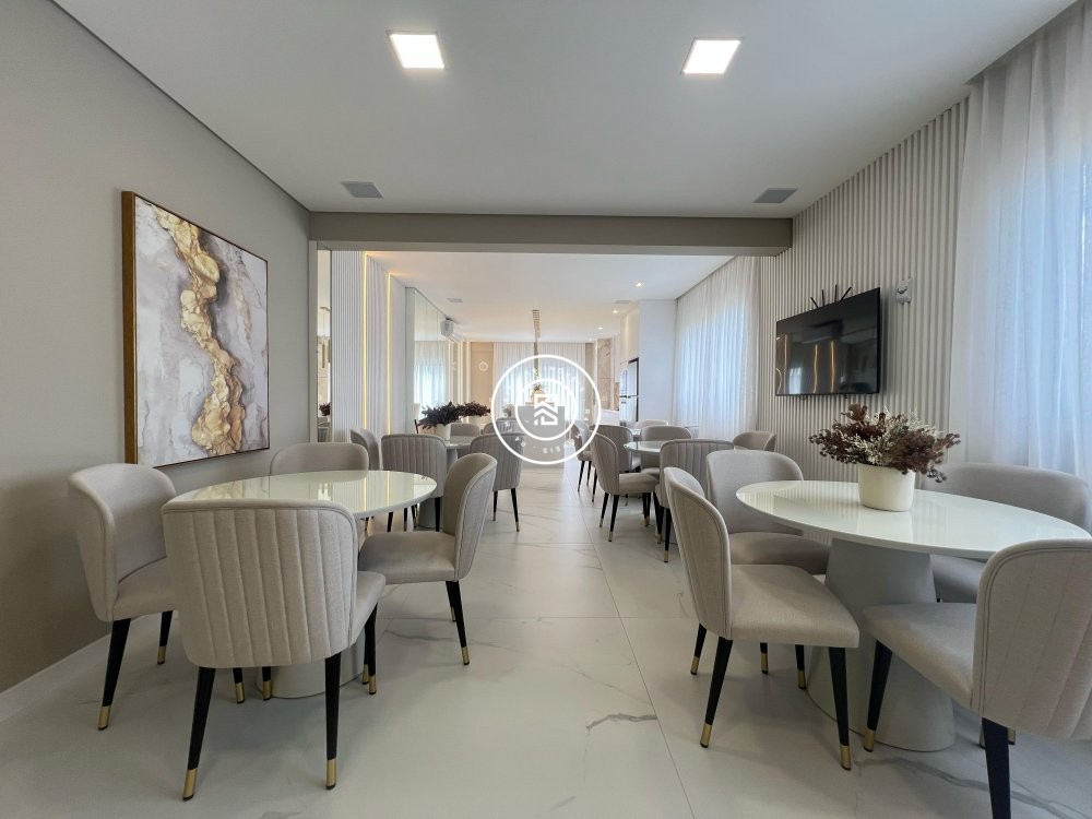 Apto novo na quadra-mar