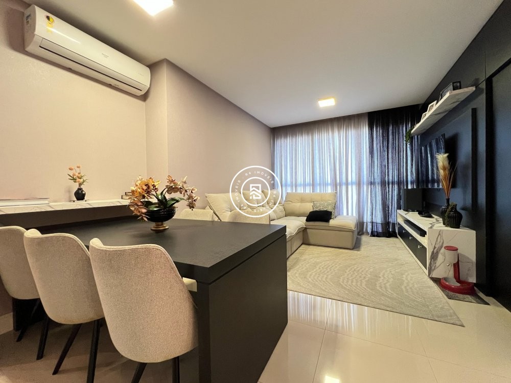 Apartamento mobiliado no corao da Meia Praia