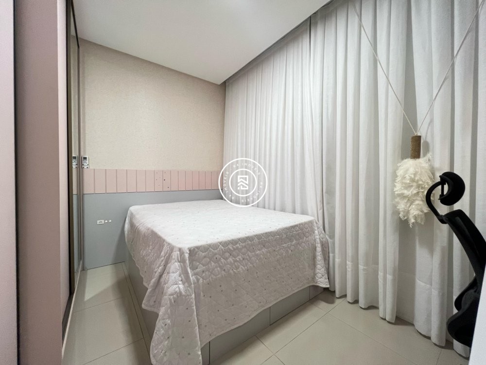 Apartamento mobiliado no corao da Meia Praia