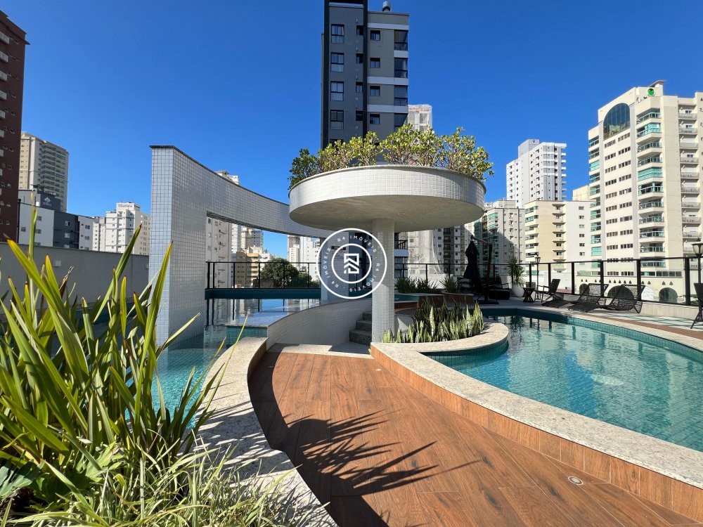 Apartamento mobiliado no corao da Meia Praia