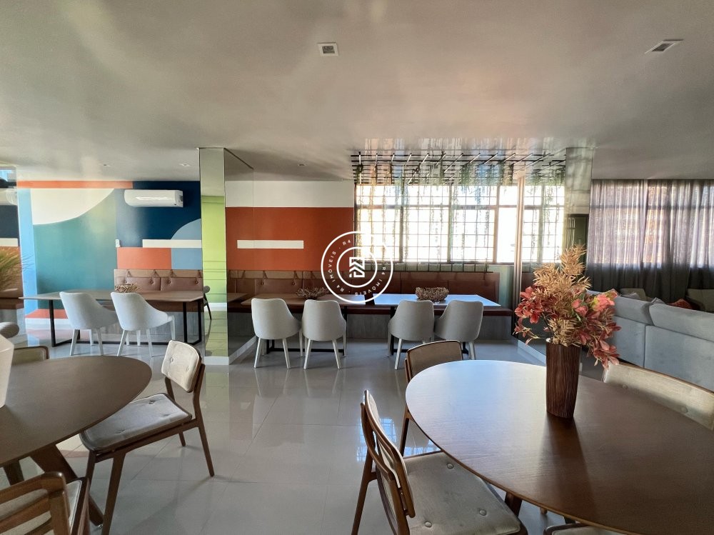 Apartamento mobiliado no corao da Meia Praia