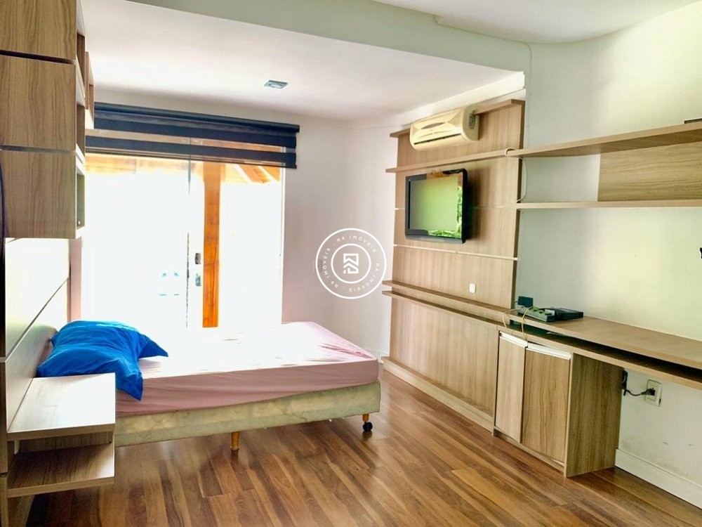 Casa com Piscina no Centro de Itapema SC