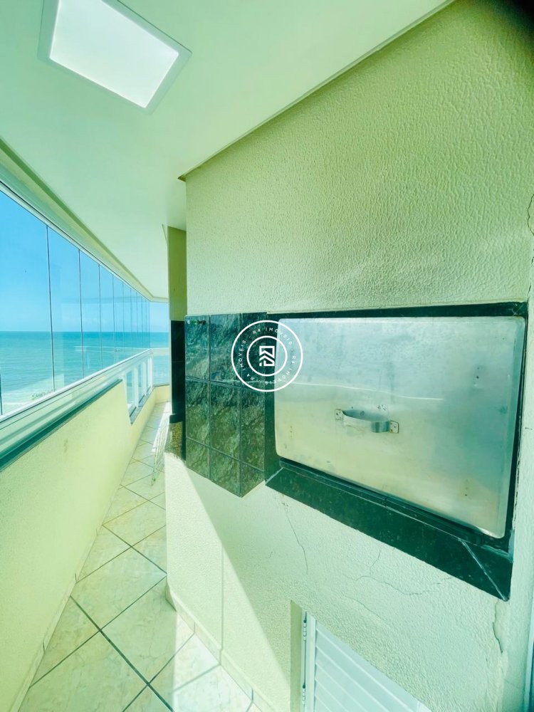 Apartamento Frente Mar em Meia Praia c/ 03 Dormito