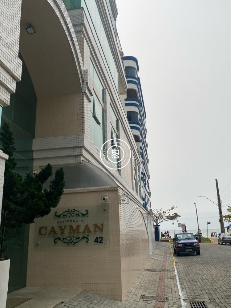 Apartamento na quadra mar com 3 dormitrios