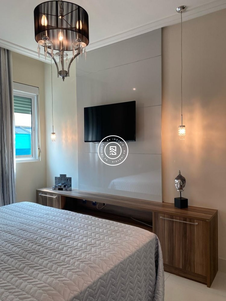 Apartamento na quadra mar com 3 dormitrios