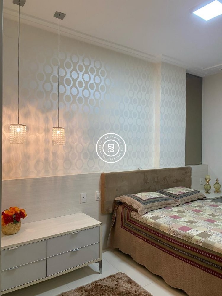 Apartamento na quadra mar com 3 dormitrios