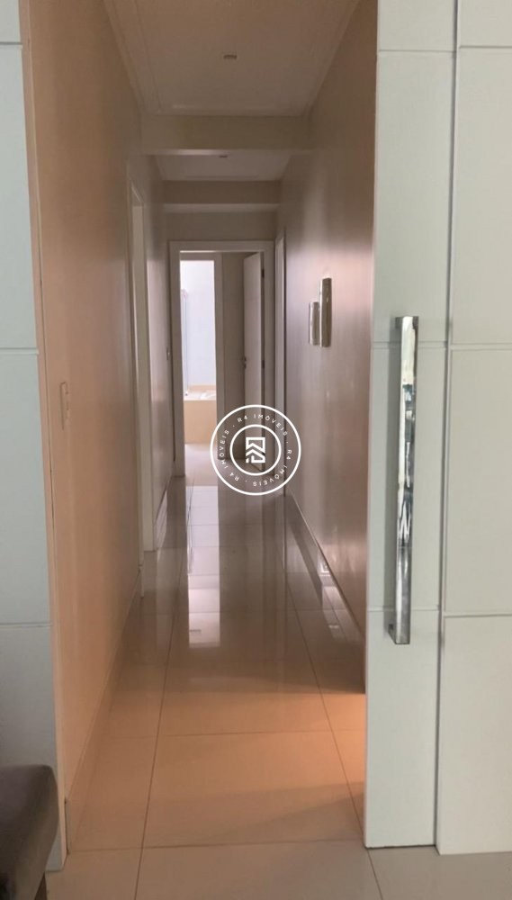 Apartamento na quadra mar com 3 dormitrios