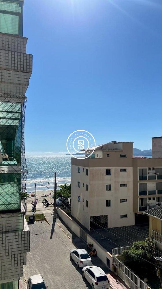 Apartamento na quadra mar com 3 dormitrios