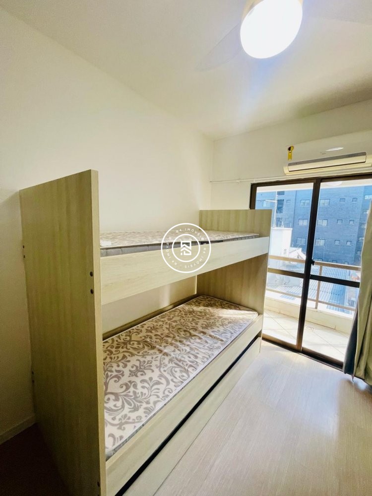 Apto Anual Mobiliado, prox. ao Russi Russi, com 03