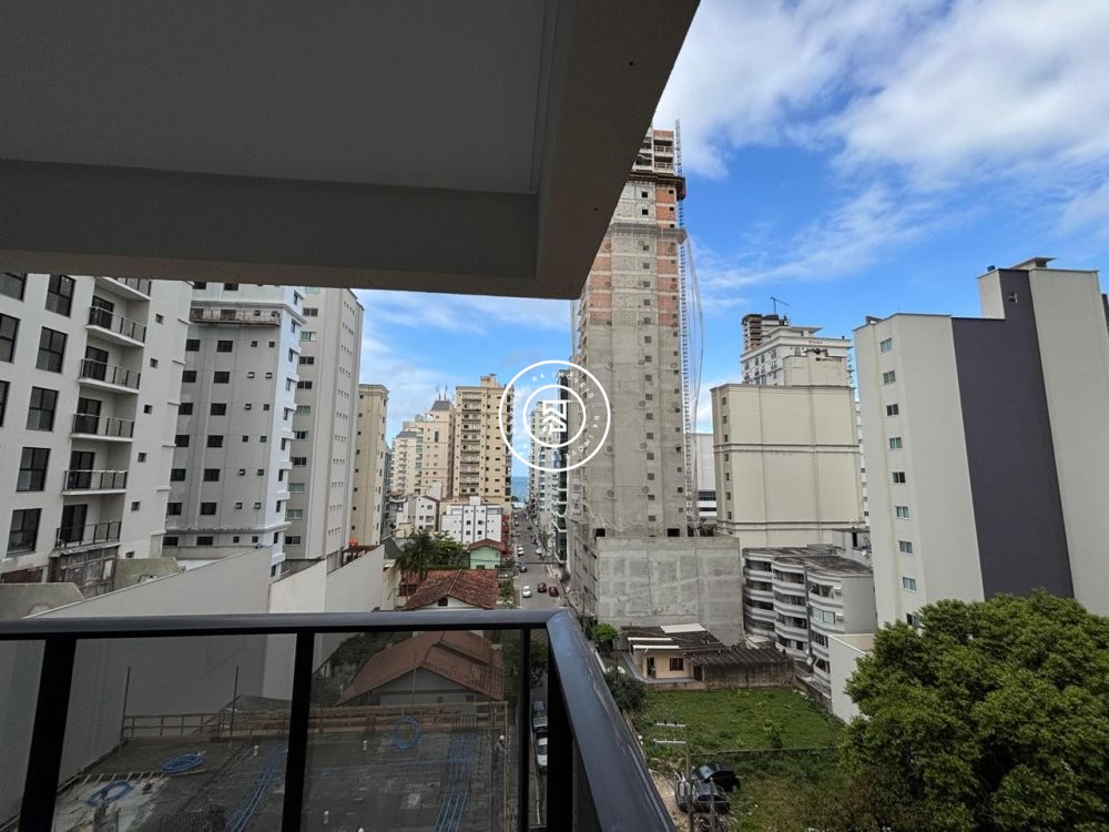 Apartamento novo na quadra-mar