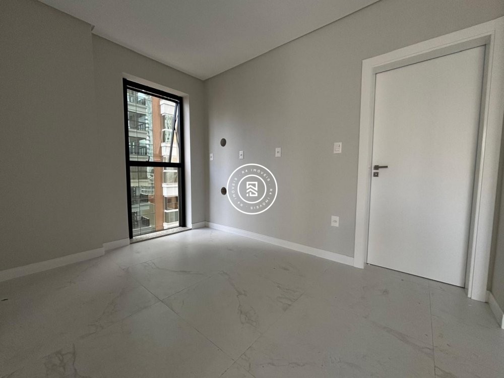 Apartamento novo na quadra-mar