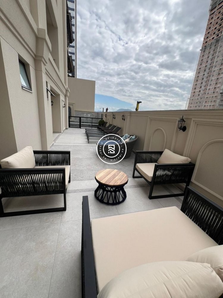 Apartamento novo na quadra-mar