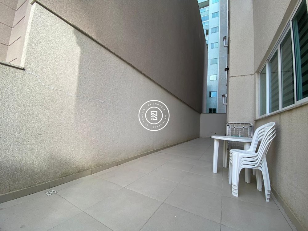 Apartamento mobiliado perto do mar