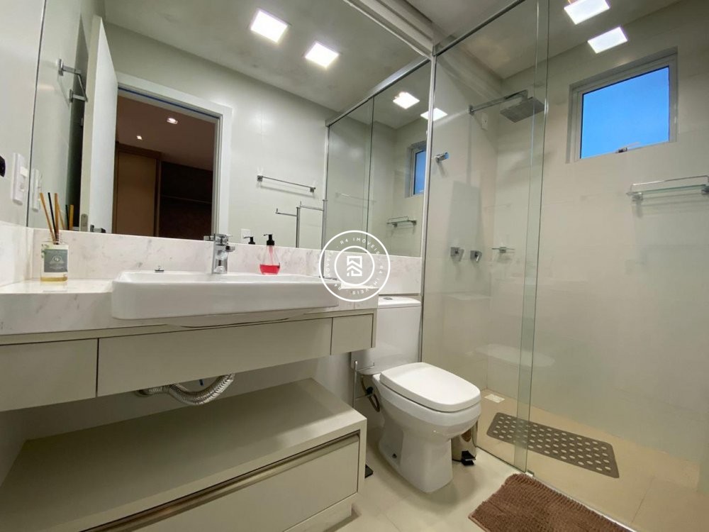 Apartamento mobiliado perto do mar