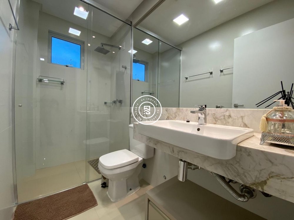 Apartamento mobiliado perto do mar