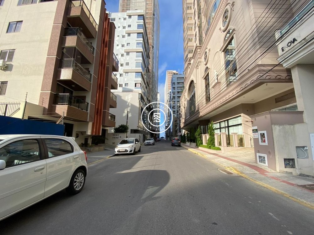 Apartamento mobiliado perto do mar