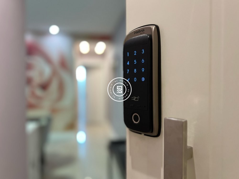 Apto mobiliado na Meia Praia