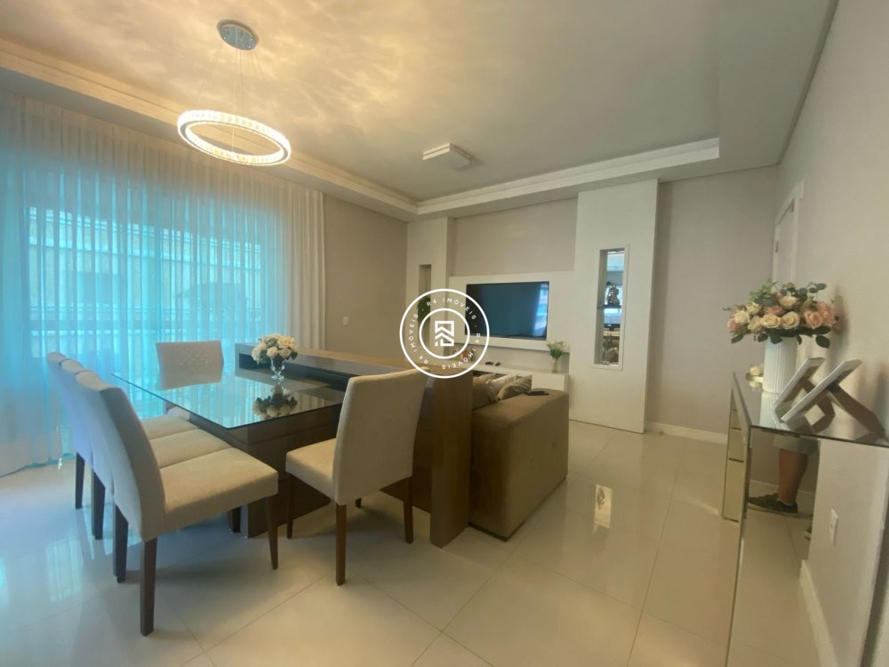 Apartamento na Meia Praia