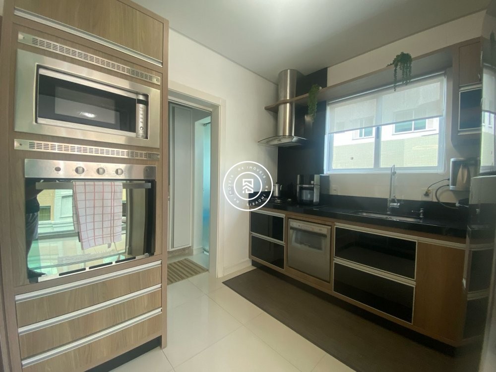 Apartamento na Meia Praia