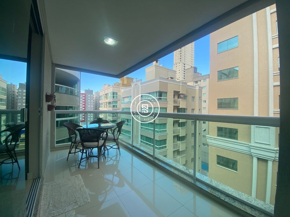 Apartamento na Meia Praia