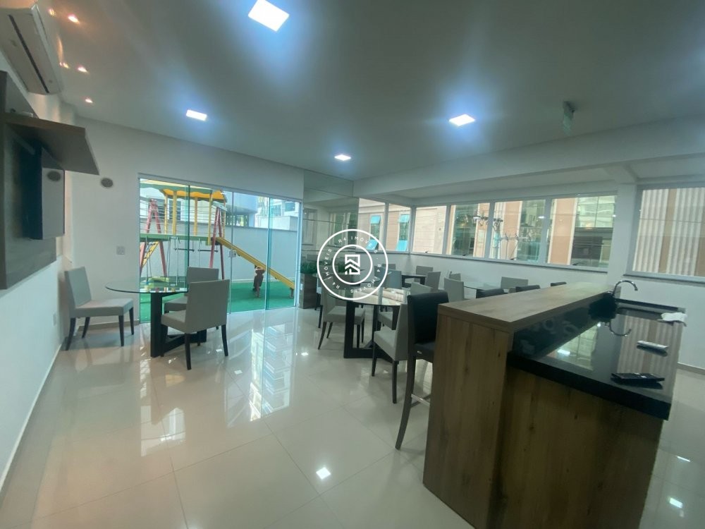 Apartamento na Meia Praia