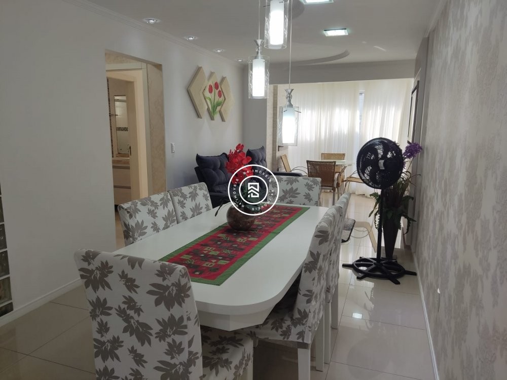 Apartamento Quadra Mar 02 quartos em Meia Praia