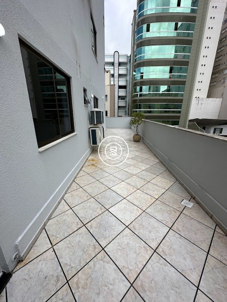 Apto Lateral Mar Meia Praia 03 Dormitrios