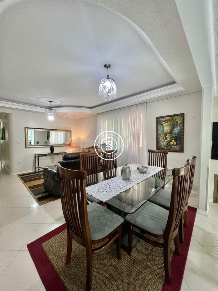 Ap mobiliado na Meia Praia