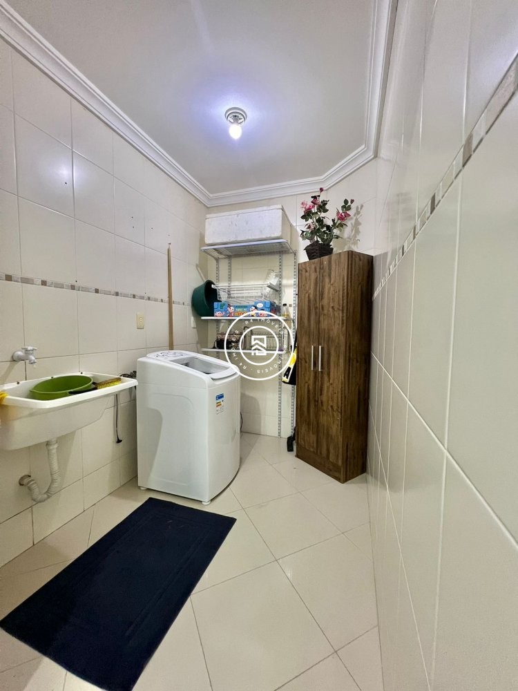 Ap mobiliado na Meia Praia