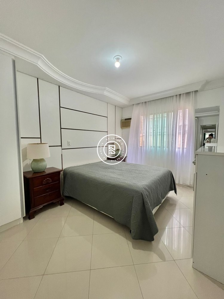 Ap mobiliado na Meia Praia