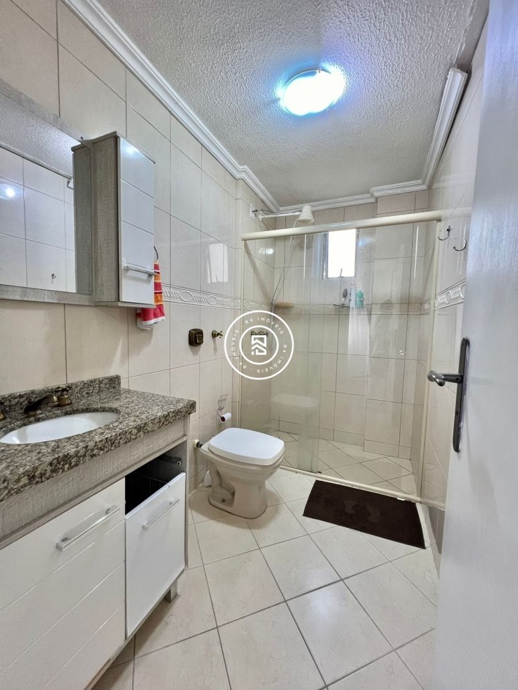 Ap mobiliado na Meia Praia