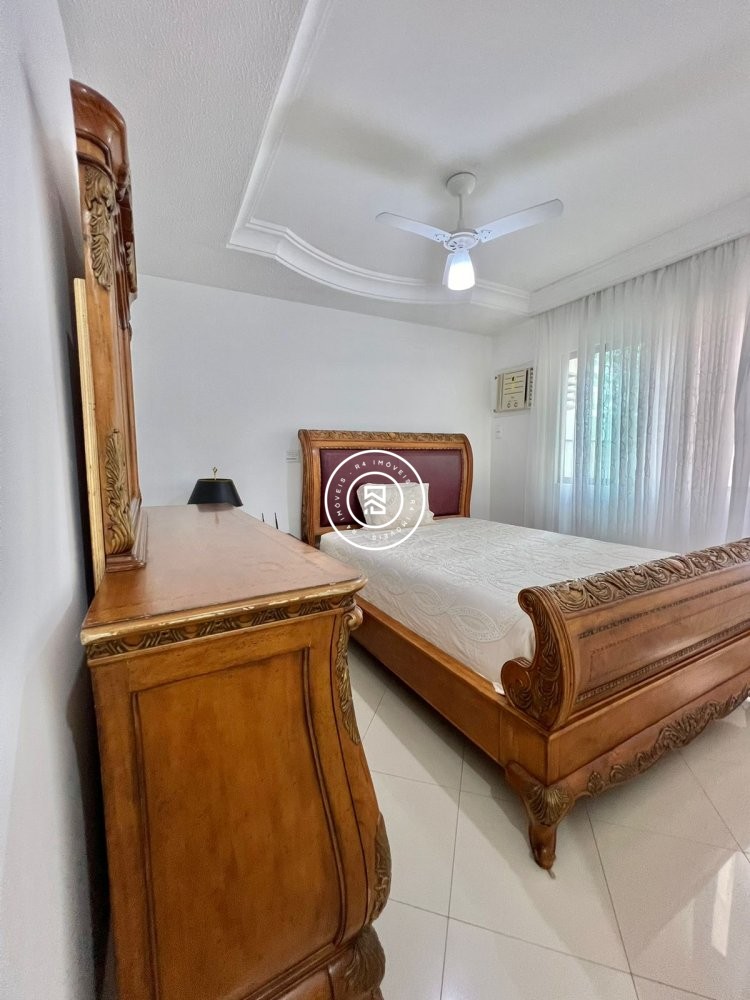 Ap mobiliado na Meia Praia