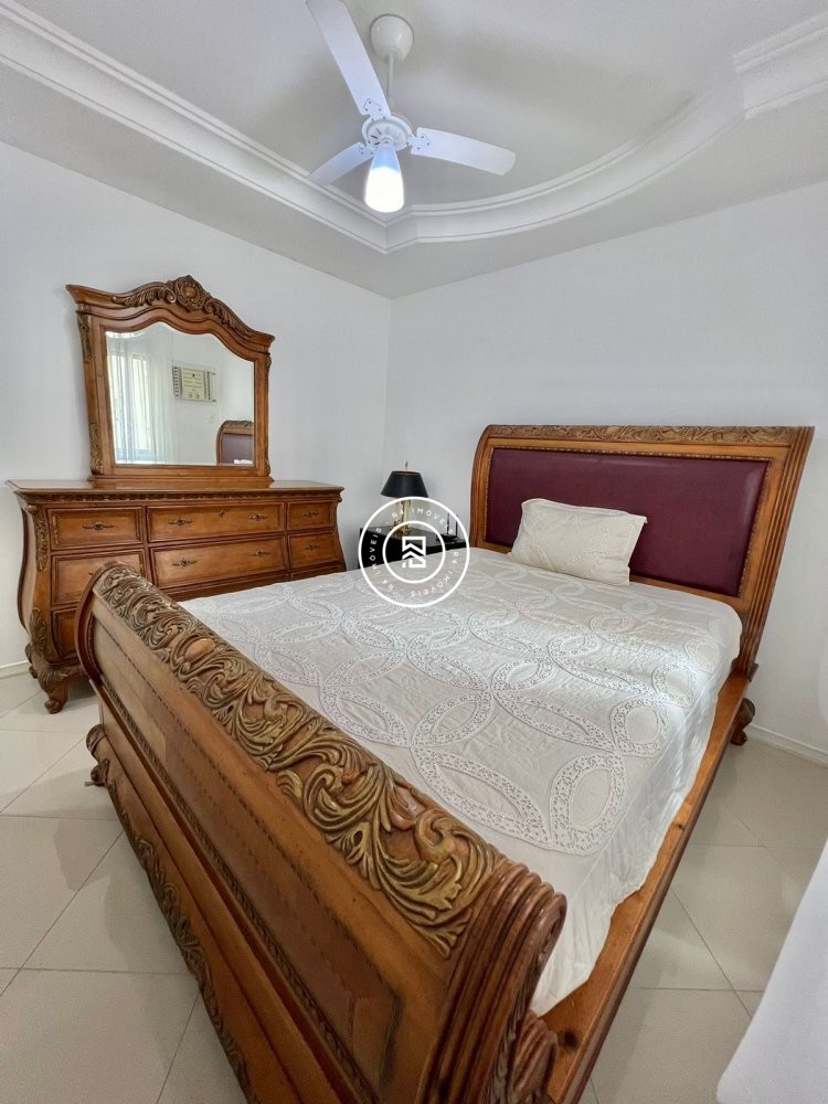 Ap mobiliado na Meia Praia