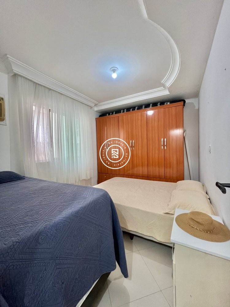 Ap mobiliado na Meia Praia