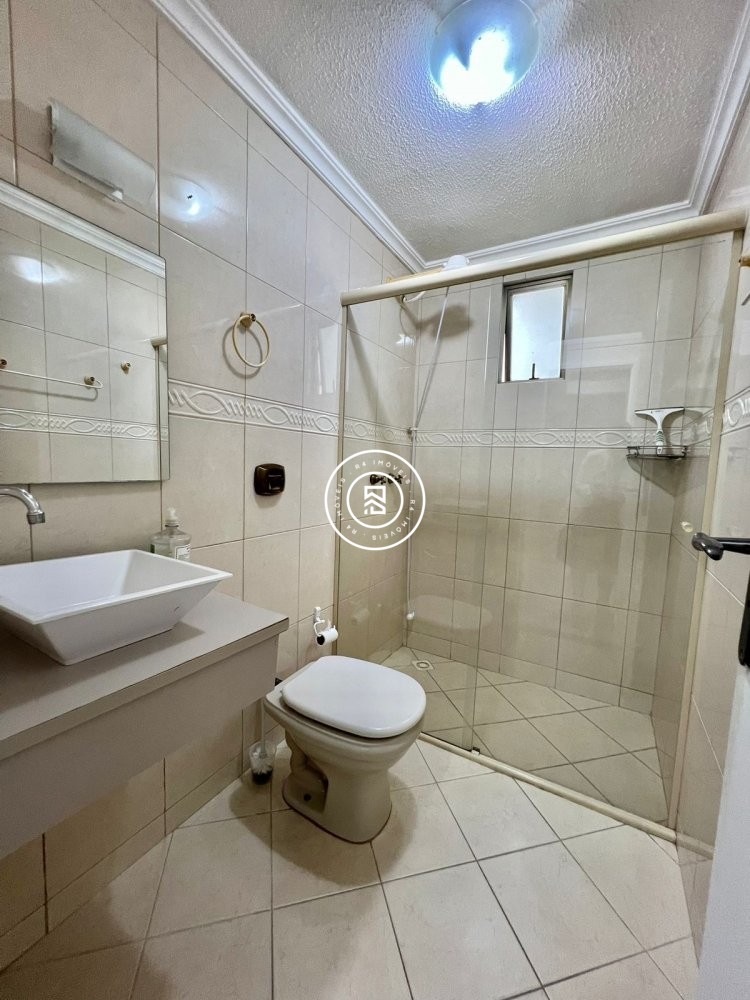 Ap mobiliado na Meia Praia