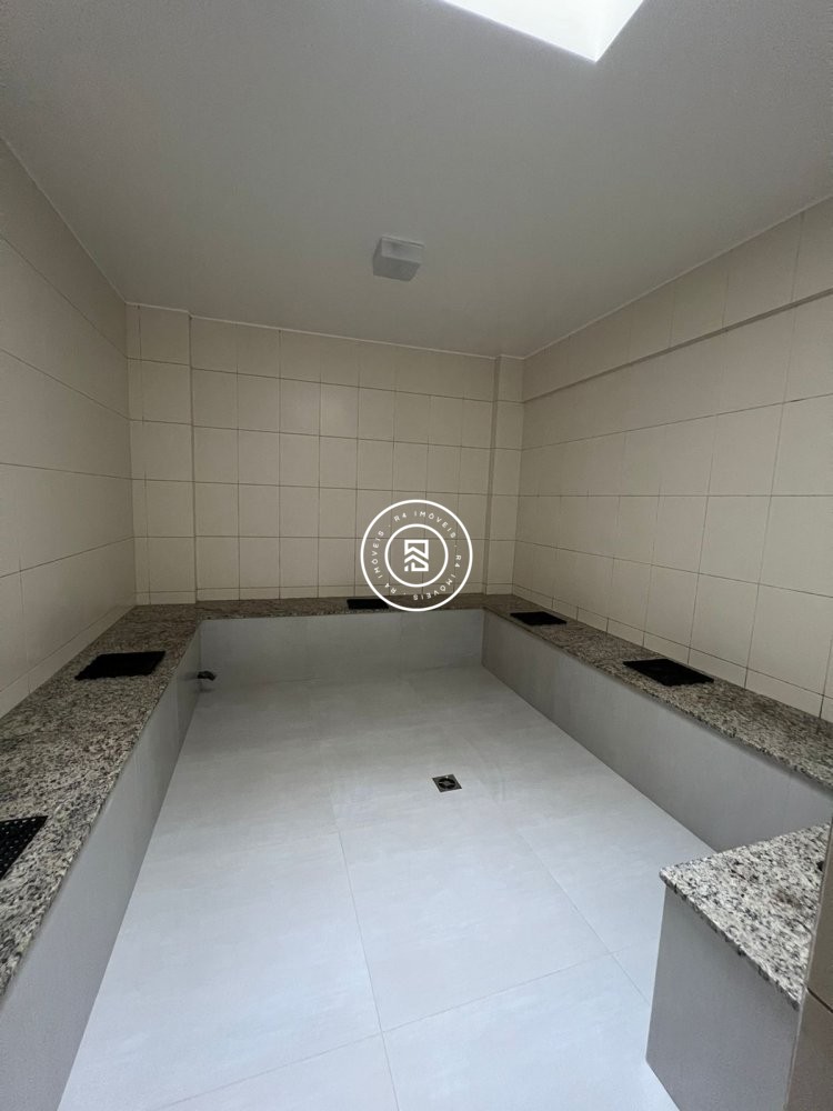 Ap mobiliado na Meia Praia