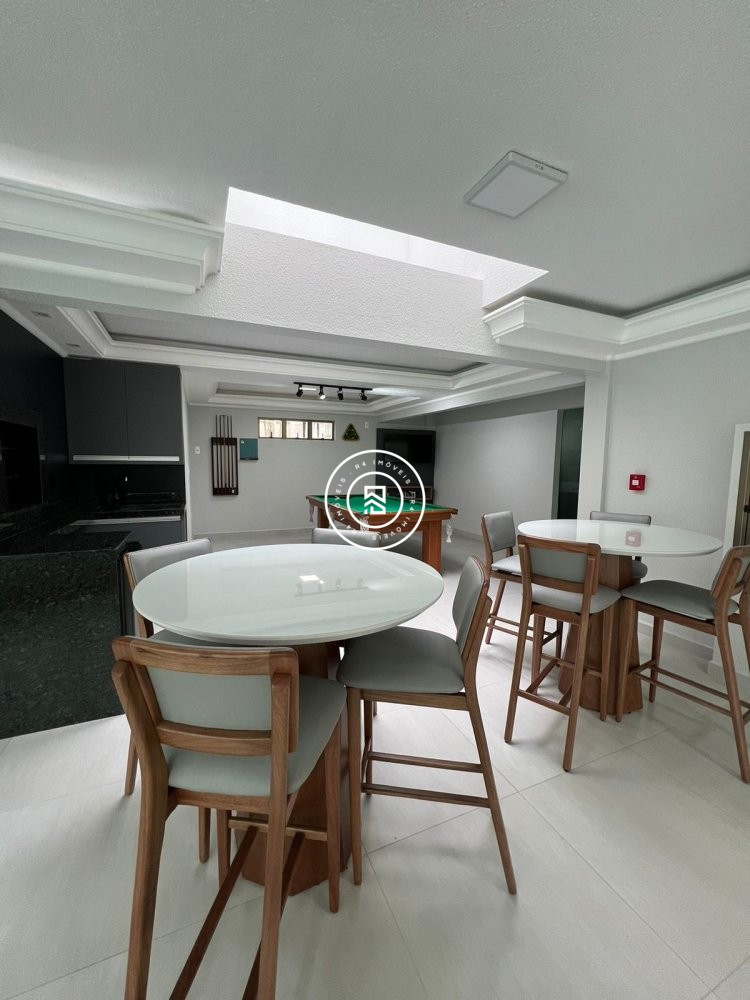 Ap mobiliado na Meia Praia