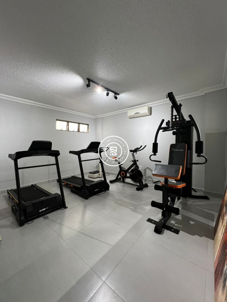 Ap mobiliado na Meia Praia