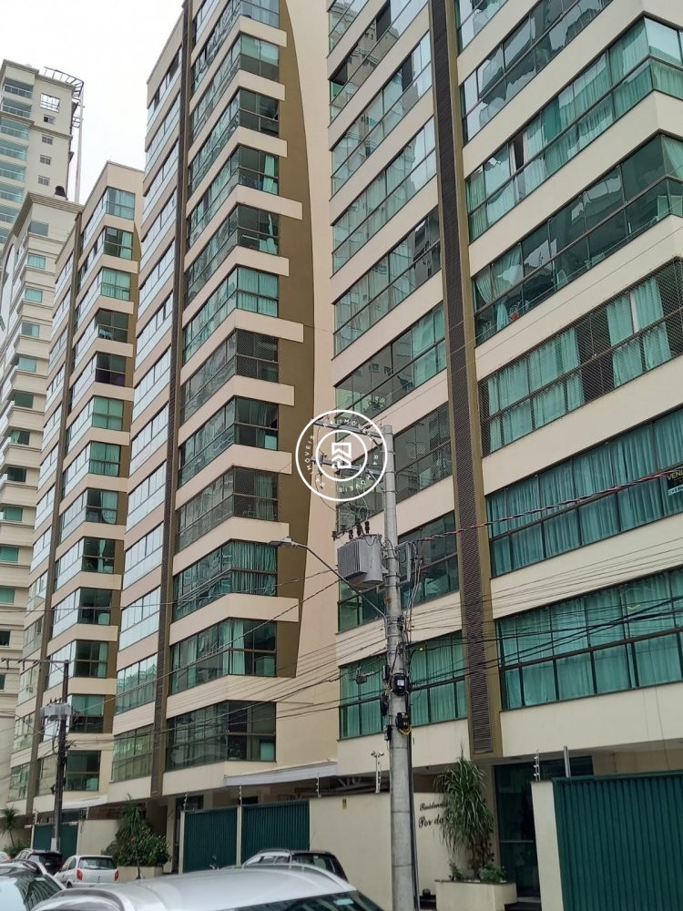 Ap mobiliado na Meia Praia