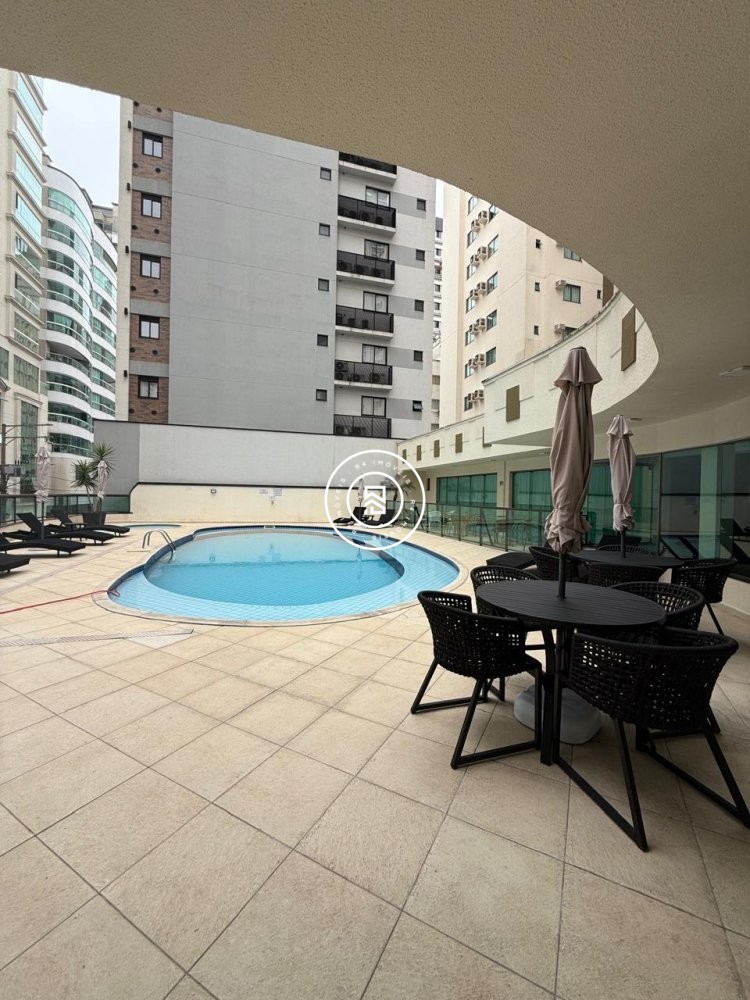 Ap mobiliado na Meia Praia