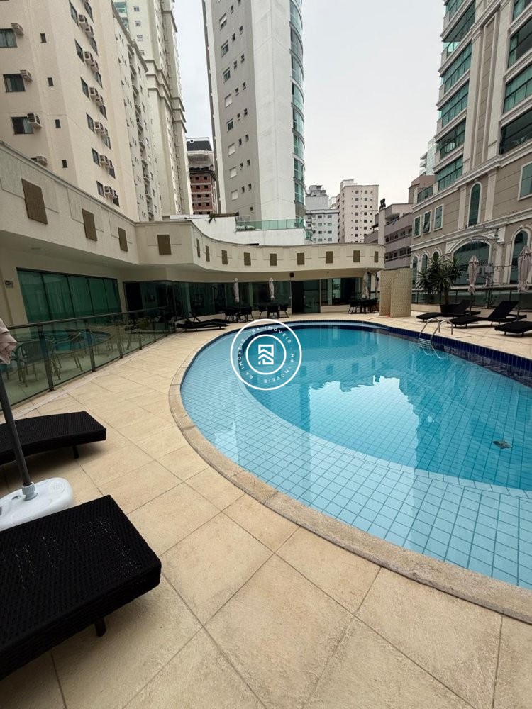 Ap mobiliado na Meia Praia