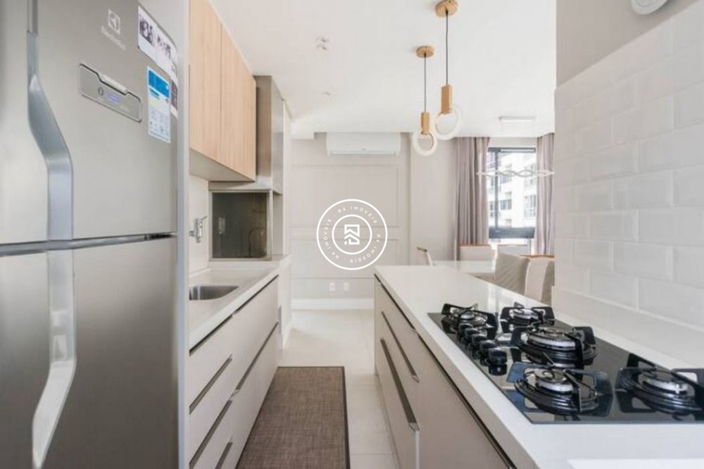 Apto finamente mobiliado na quadra mar