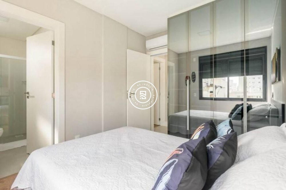 Apto finamente mobiliado na quadra mar