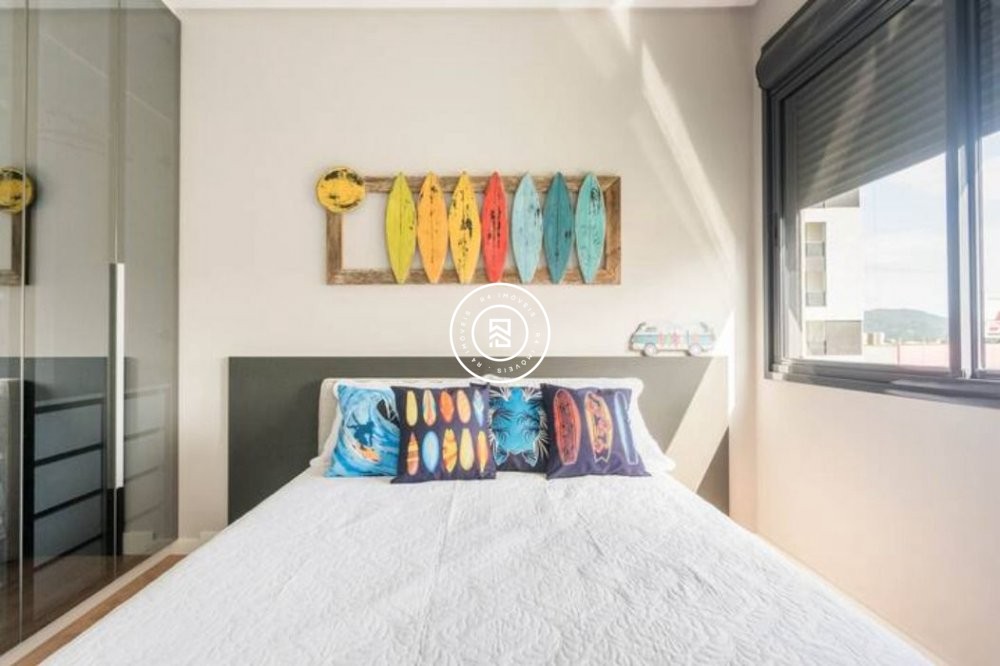 Apto finamente mobiliado na quadra mar